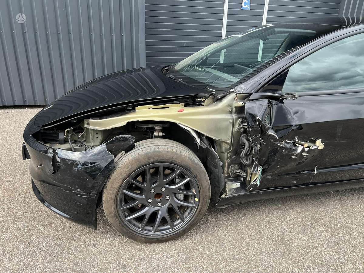 Tesla Model 3, 60 кВт·ч, Седан