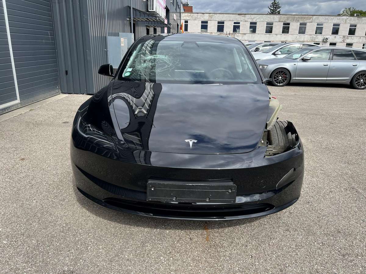 Tesla Model 3, 60 кВт·ч, Седан