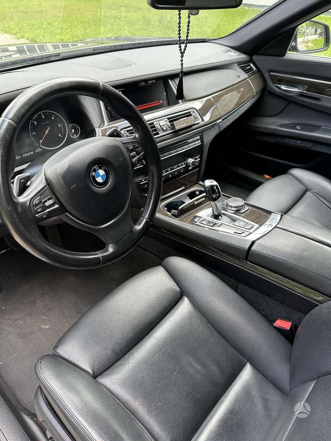 BMW 740, 3.0 l., Седан