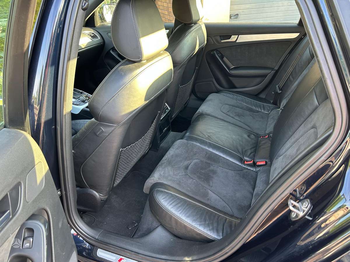 Audi A4, 3.1 l., Седан