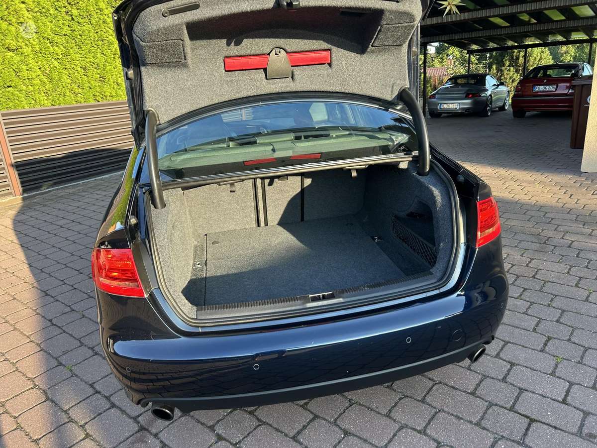 Audi A4, 3.1 l., Седан