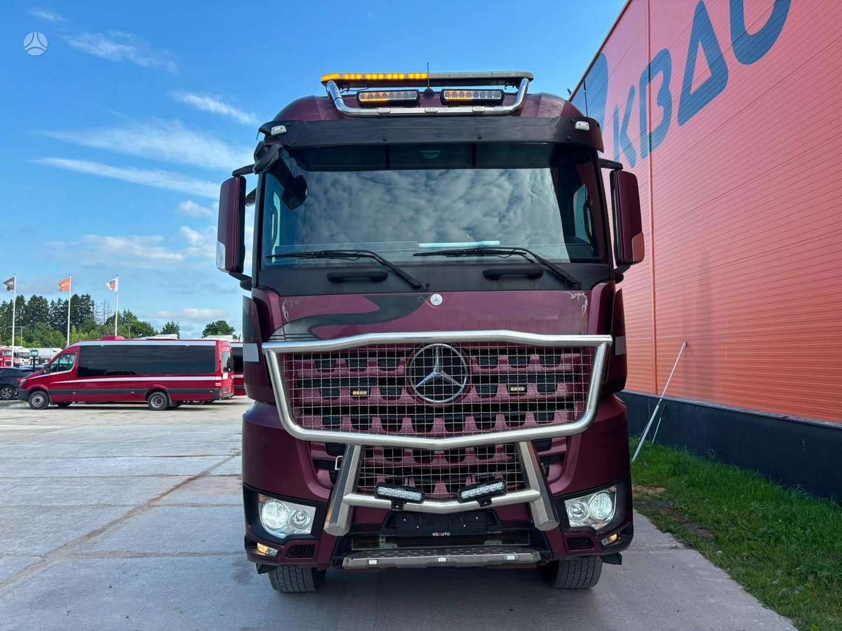 Mercedes-Benz Arocs 3263 8x4, шасси