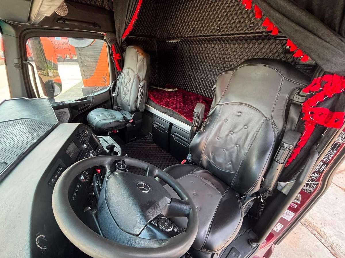 Mercedes-Benz Arocs 3263 8x4, шасси
