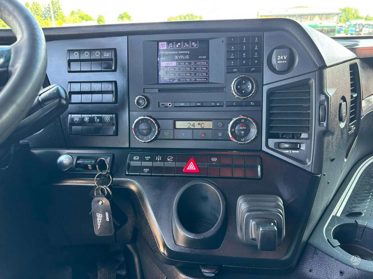 Mercedes-Benz Arocs 3263 8x4, шасси