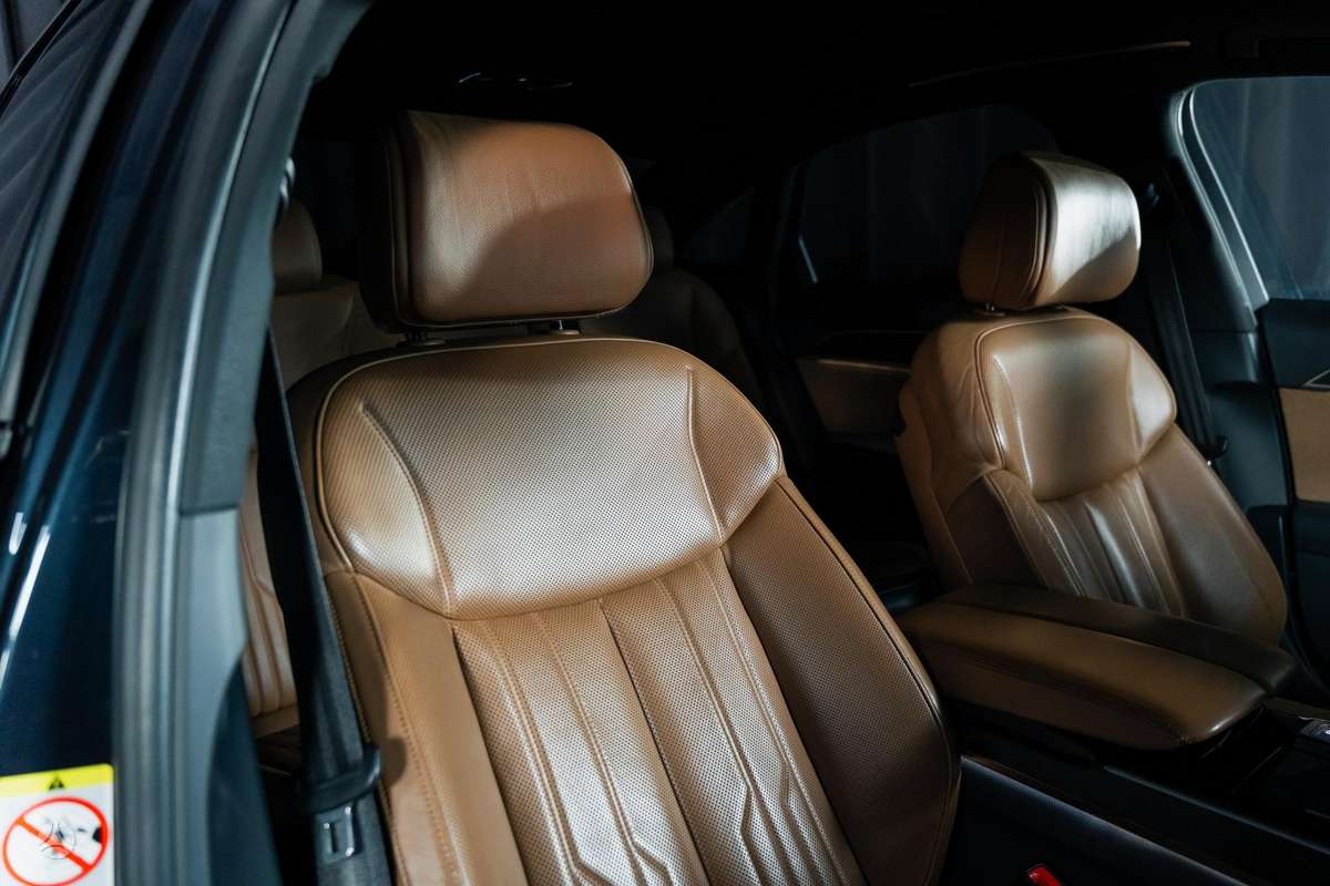 Audi A8, 3.0 l., sedanas