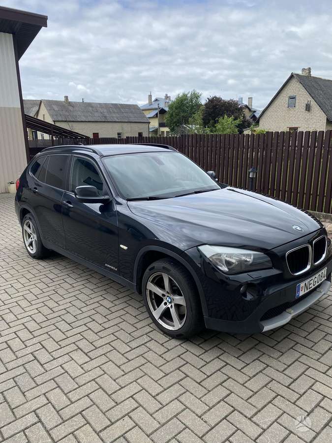 BMW X1, 2.0 l., off-road / crossover