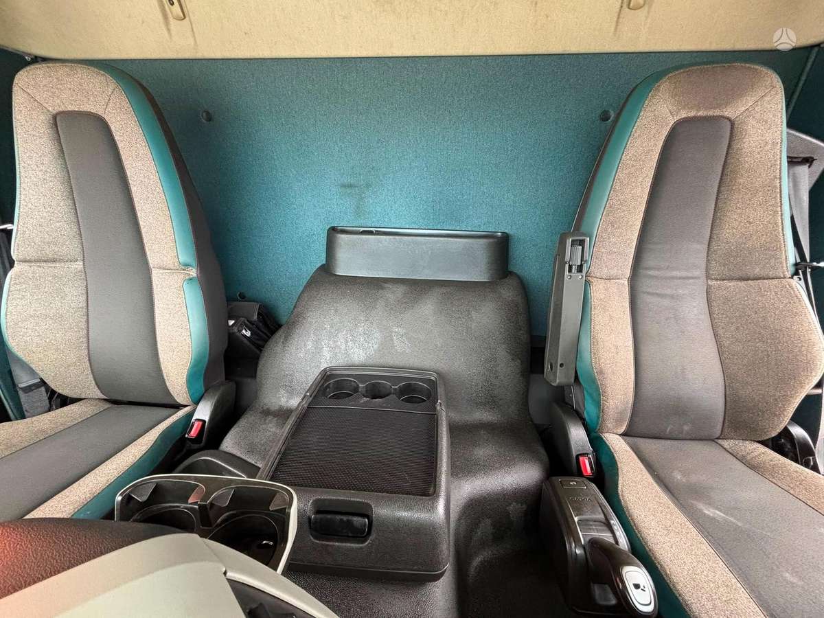 Volvo FM 330 4x2, с краном