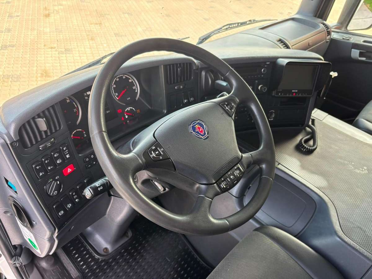 Scania P 370 6x2*4, box trucks / box vans
