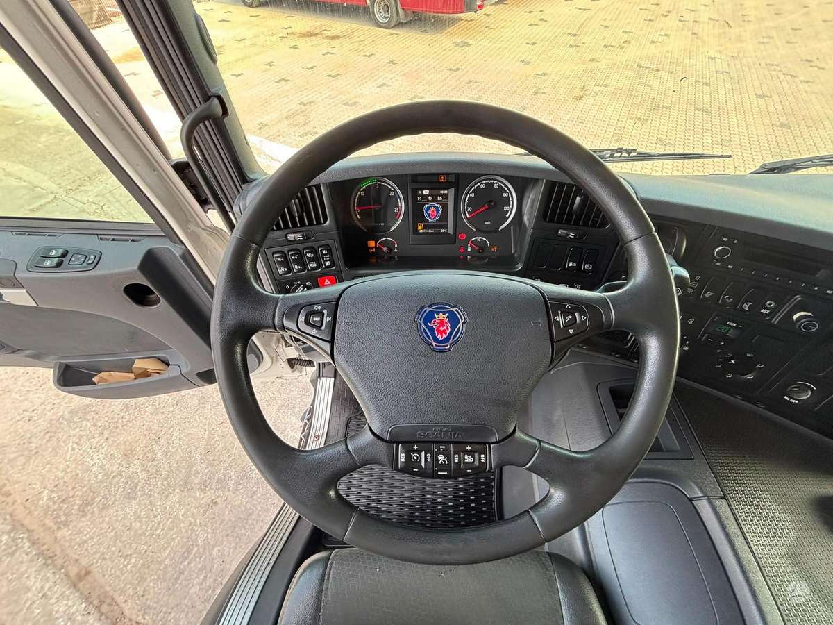 Scania P 370 6x2*4, box trucks / box vans