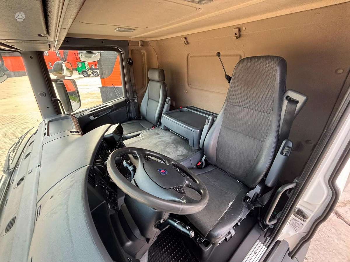 Scania P 370 6x2*4, box trucks / box vans