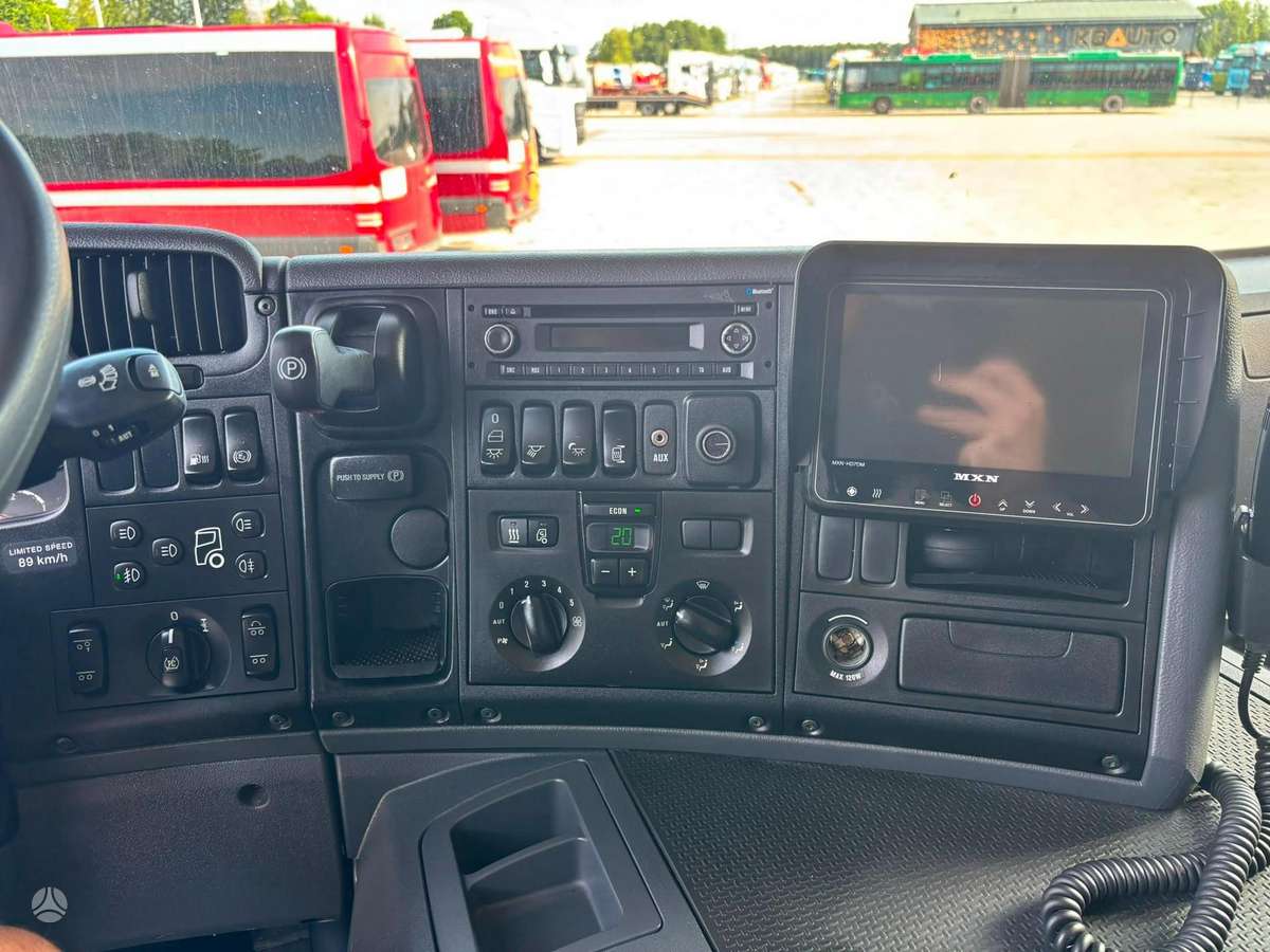Scania P 370 6x2*4, box trucks / box vans