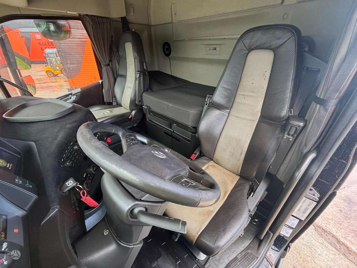 Volvo FH 540 6x2, шасси