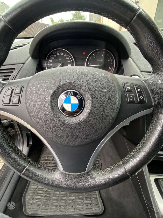 BMW X1, 2.0 l., off-road / crossover