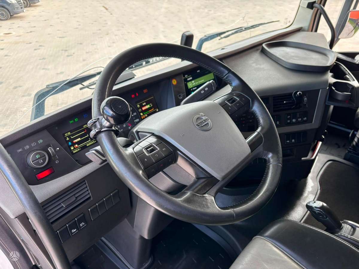 Volvo FH 540 6x2, single sleeper