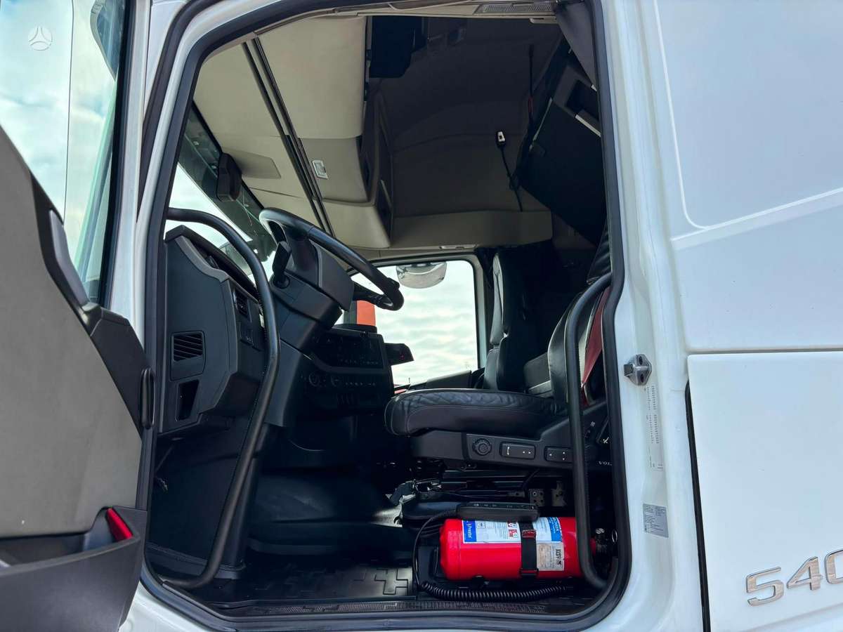 Volvo FH 540 6x2, single sleeper