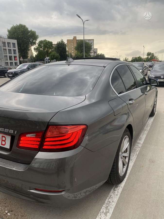 BMW 528, 2.0 l., Седан