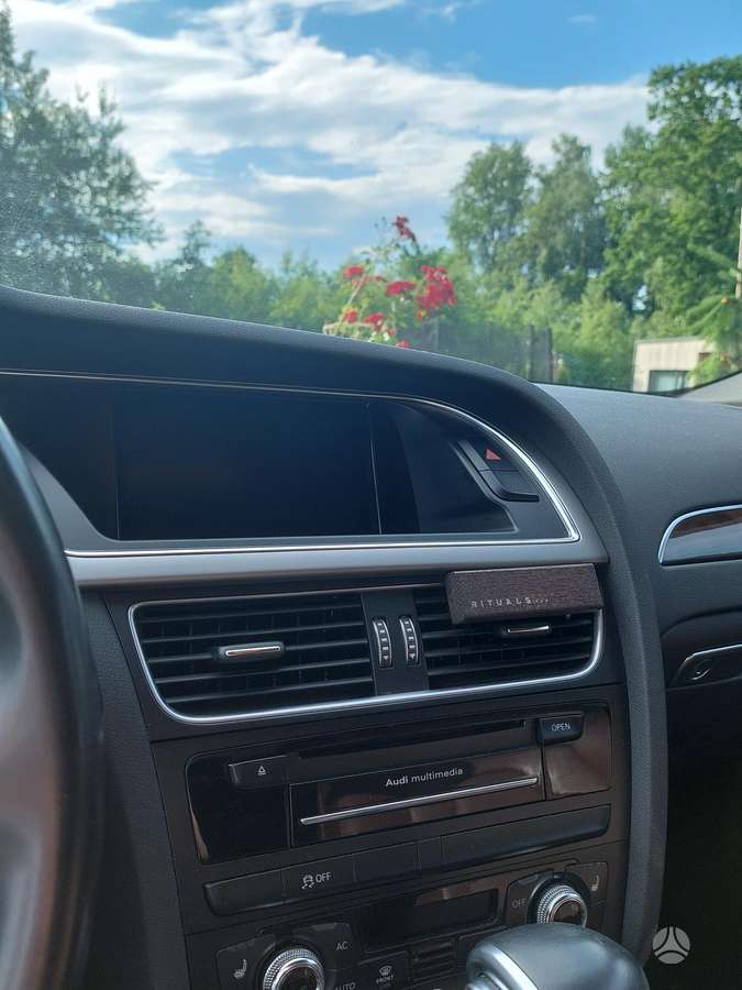 Audi A4, 2.0 l., Седан
