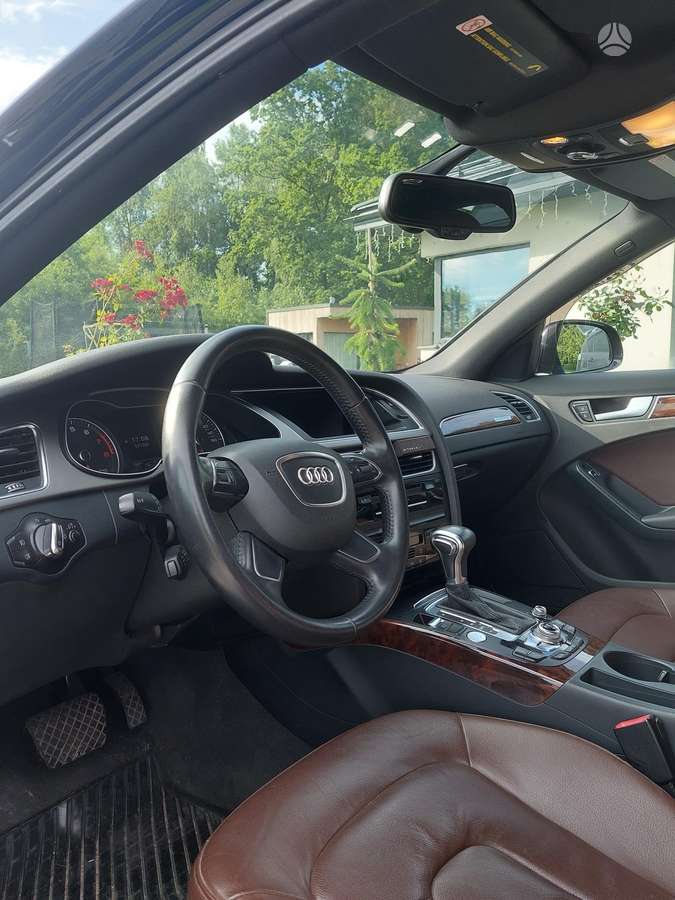 Audi A4, 2.0 l., Седан