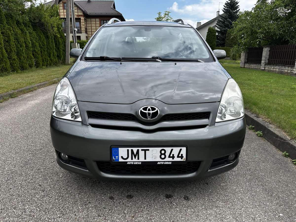 Toyota Corolla Verso, Универсал