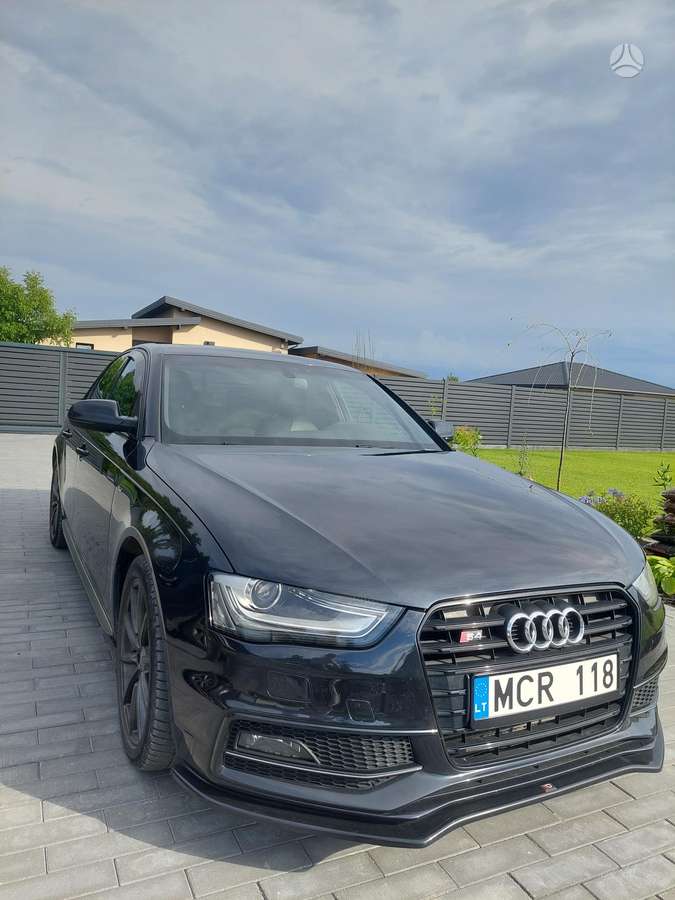 Audi A4, 2.0 l., Седан