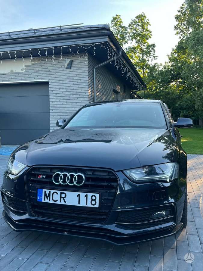 Audi A4, 2.0 l., Седан