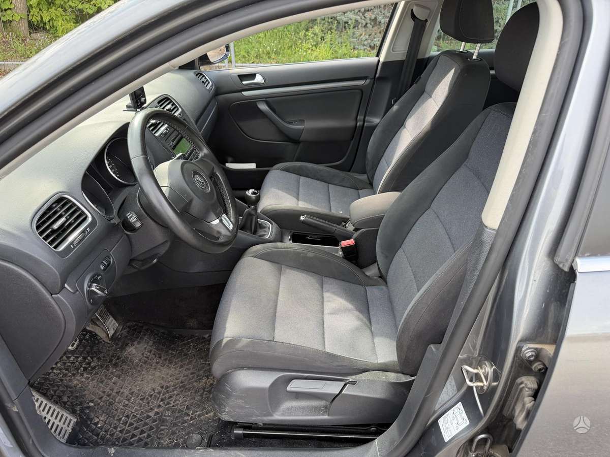 Volkswagen Golf - 8