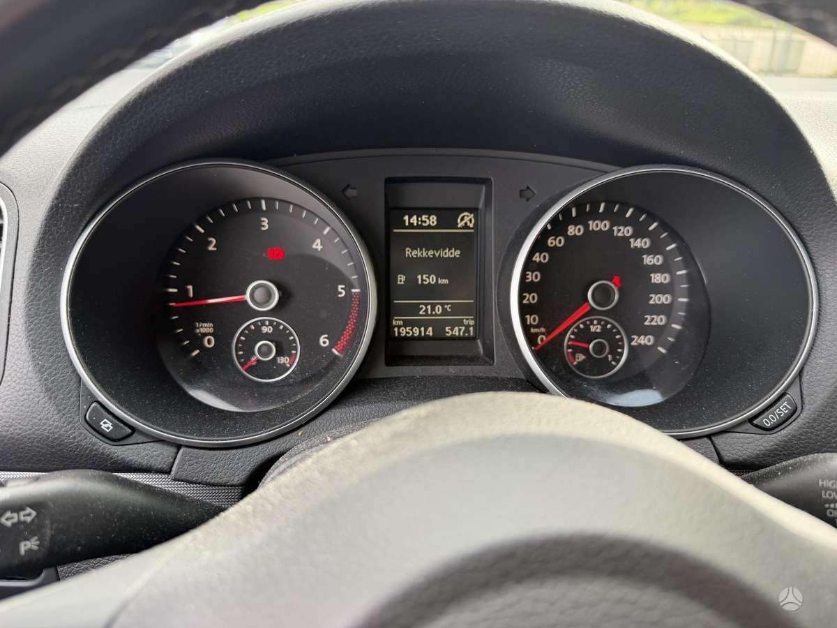 Volkswagen Golf - 10