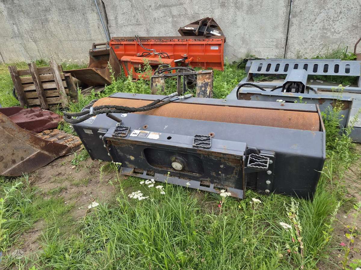 Bobcat 84, volai
