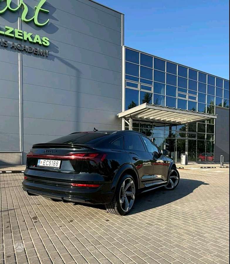 Audi e-tron S, hatchback