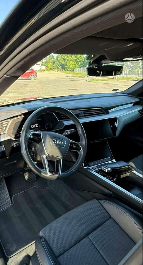 Audi e-tron S, hatchback
