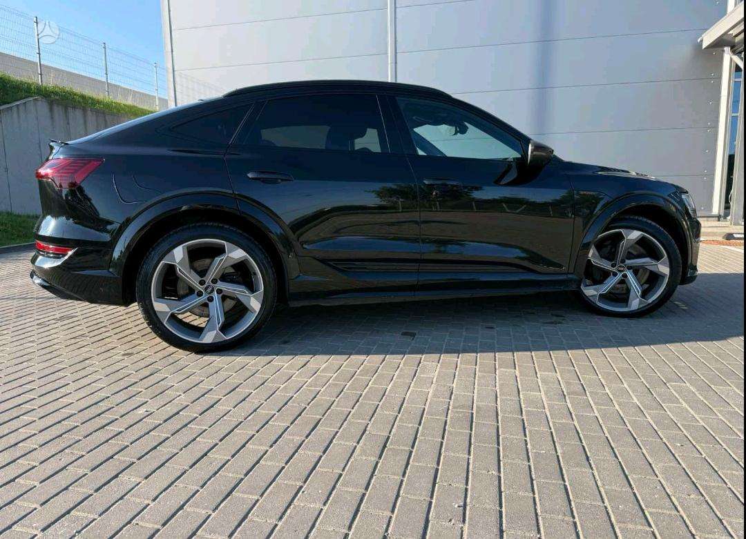 Audi e-tron S, hatchback