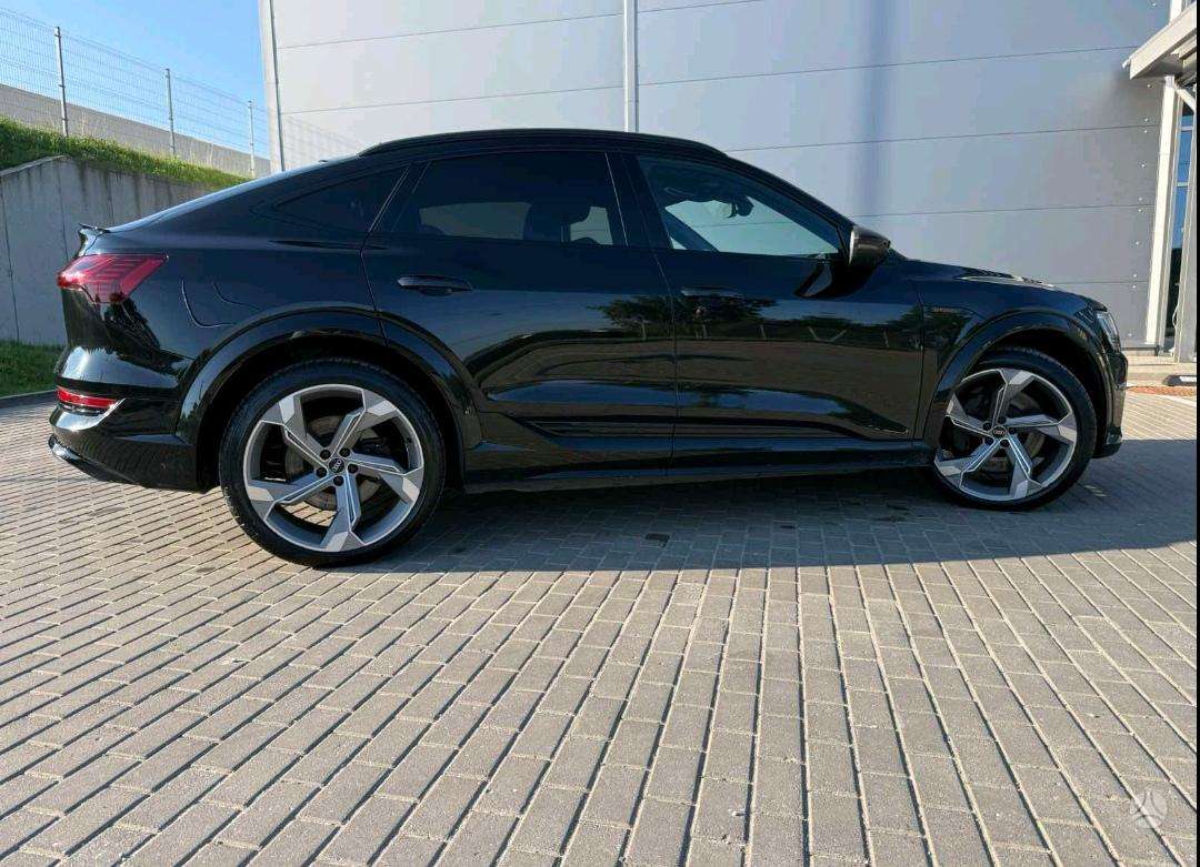 Audi e-tron S, visurgājējs / krosovers