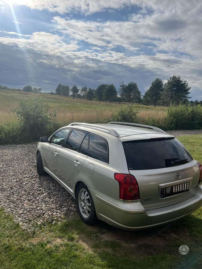 Toyota Avensis - 2
