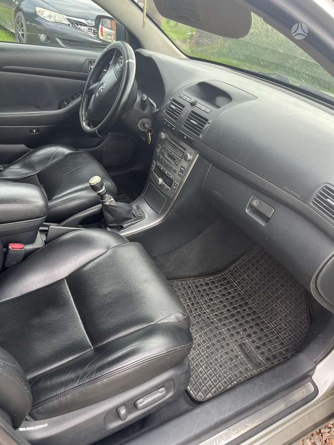 Toyota Avensis - 9