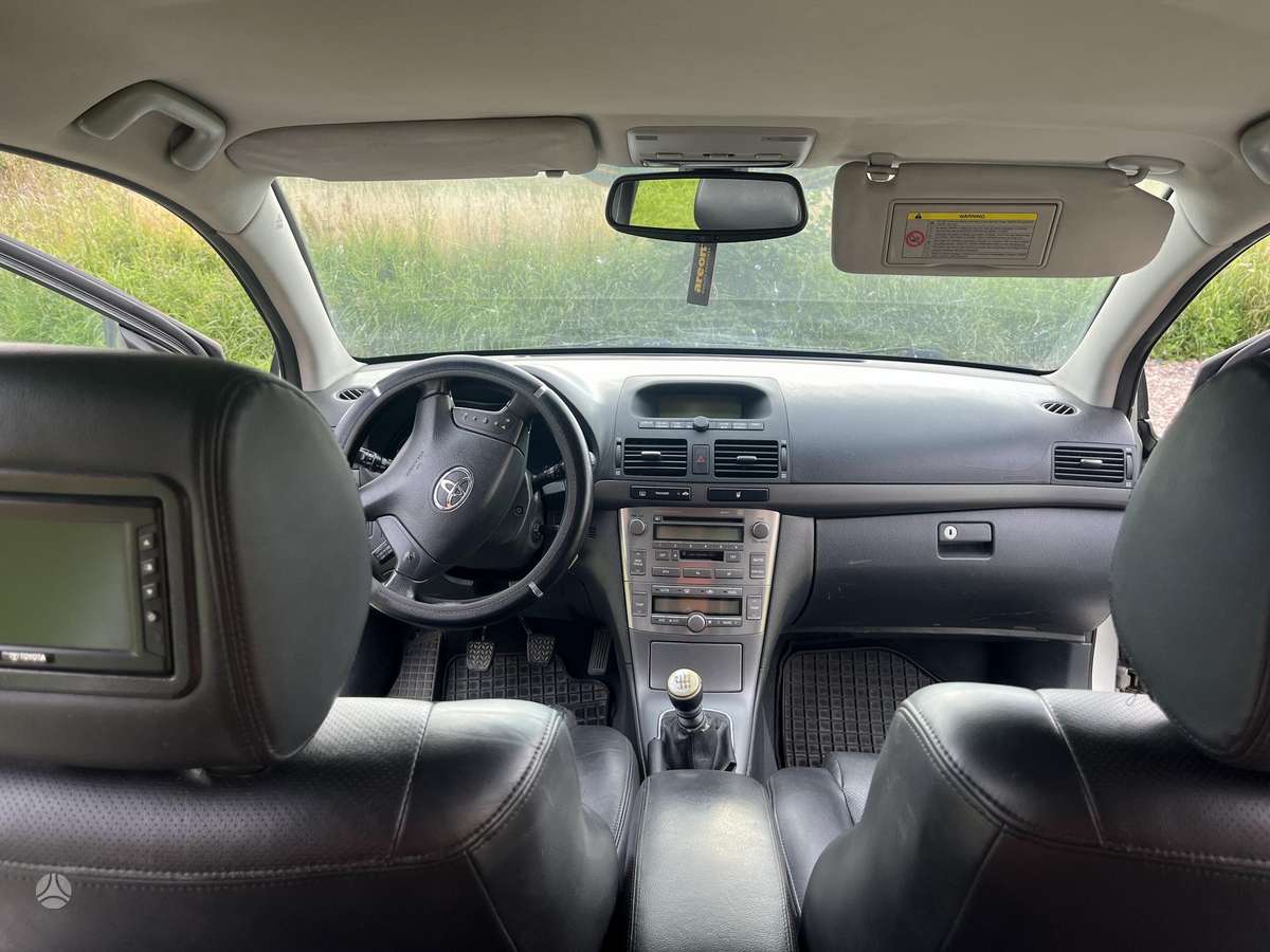 Toyota Avensis - 10