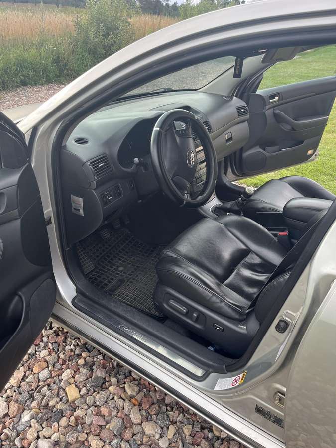 Toyota Avensis - 11