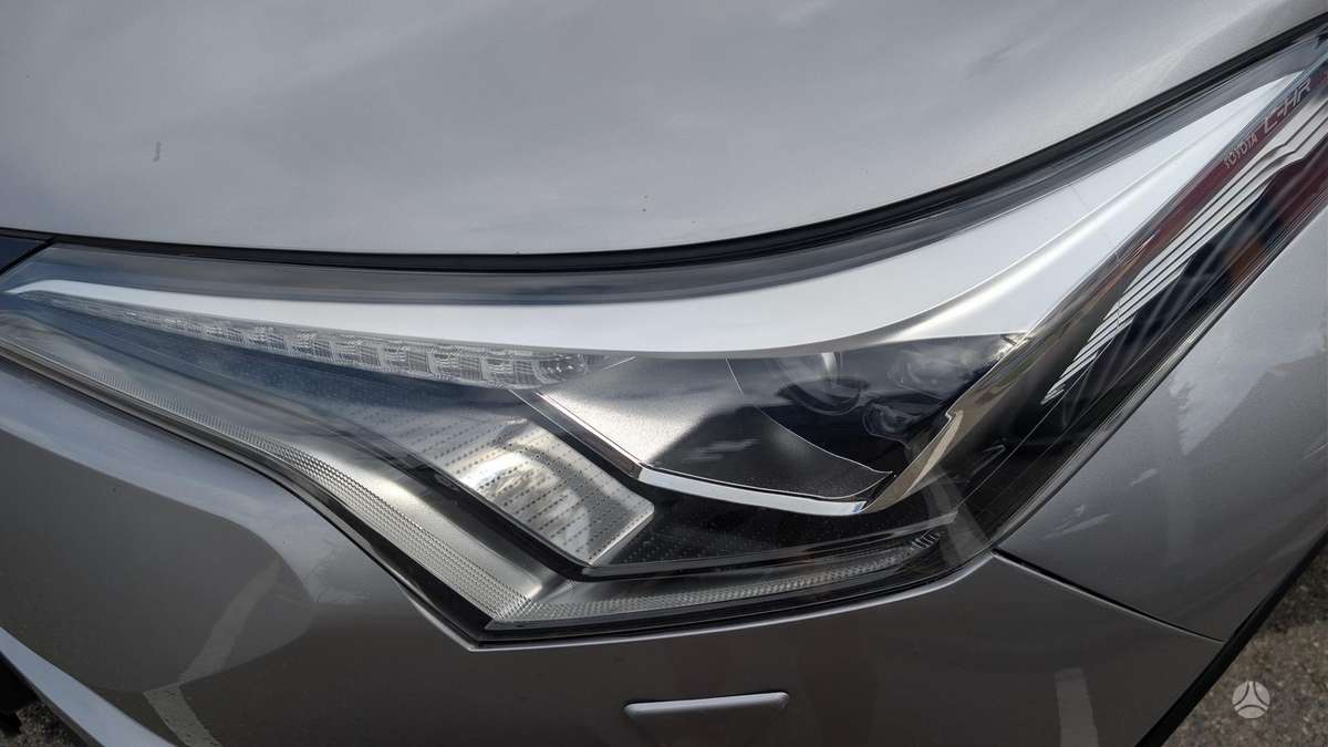 Toyota C-HR - 6