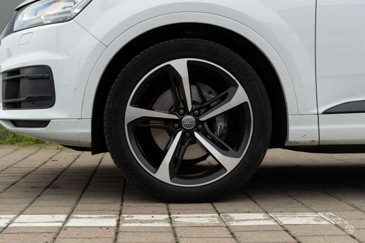Audi Q7, 3.0 l., off-road / crossover