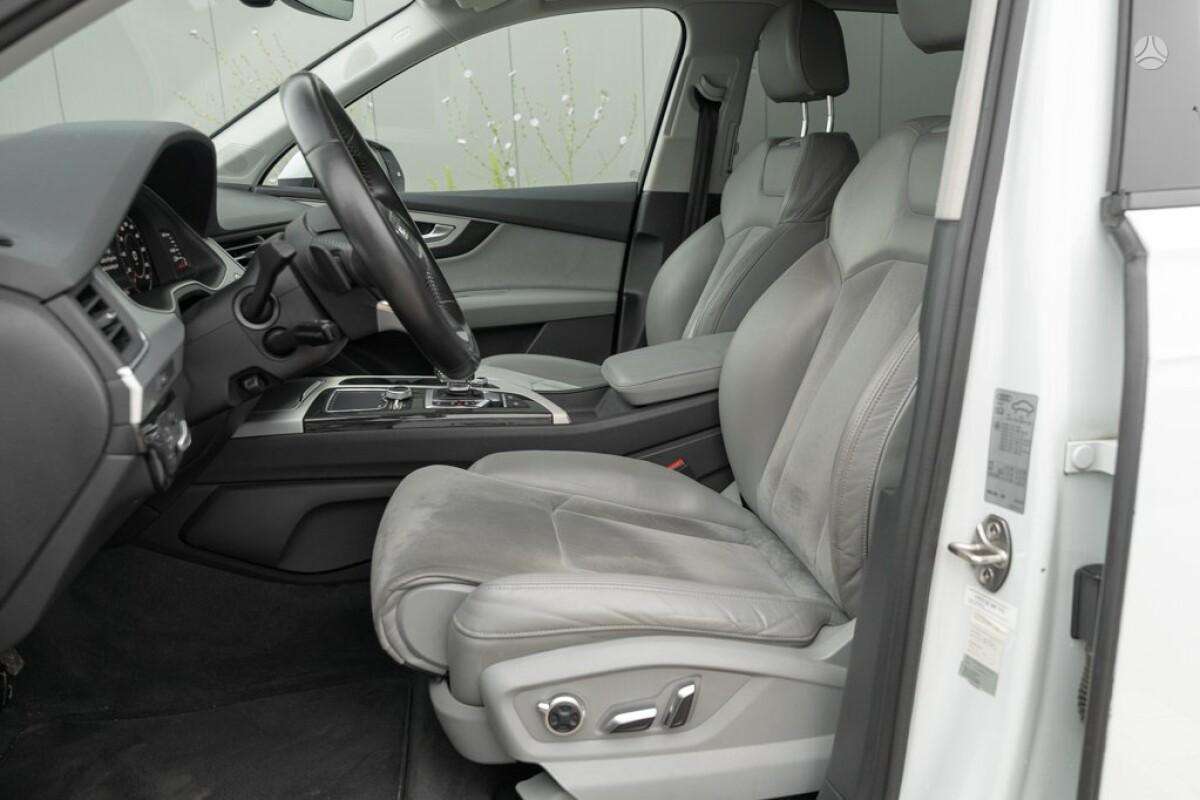 Audi Q7, 3.0 l., off-road / crossover