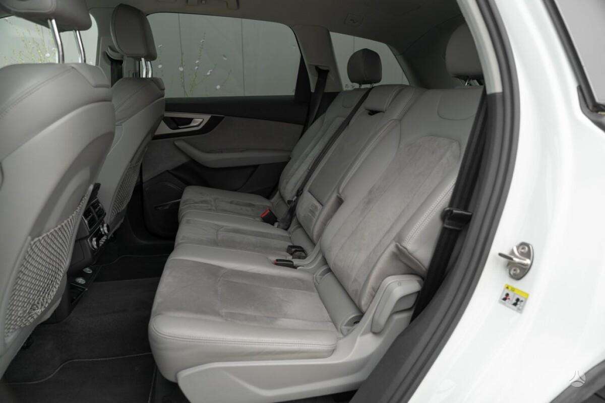 Audi Q7, 3.0 l., off-road / crossover