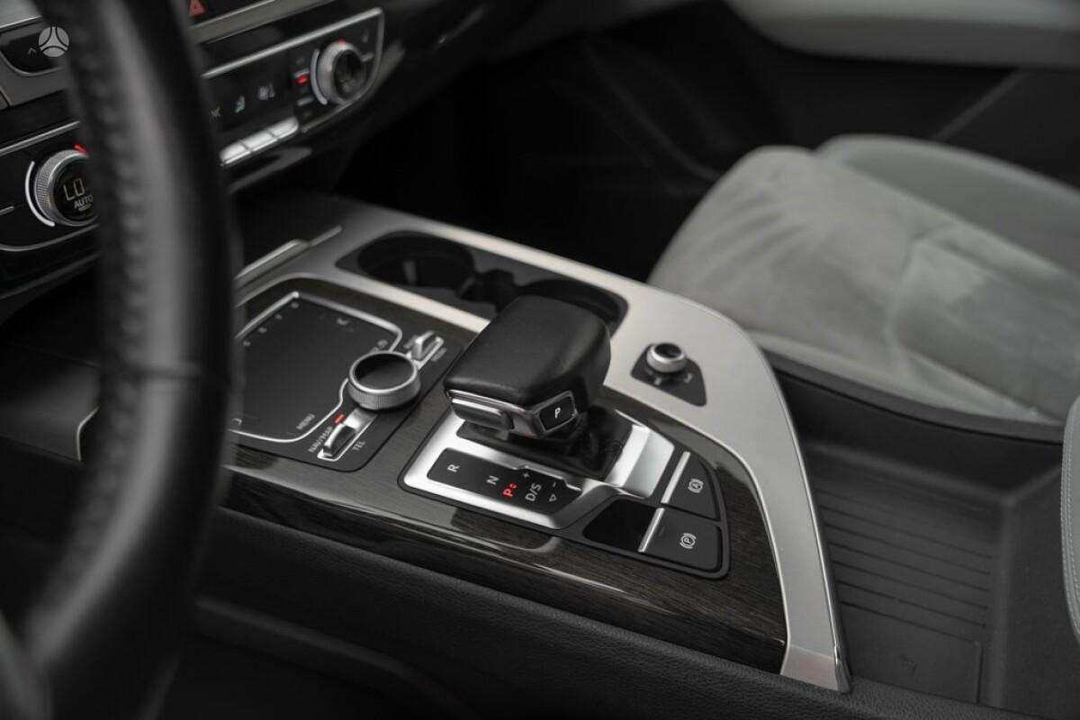 Audi Q7, 3.0 l., off-road / crossover