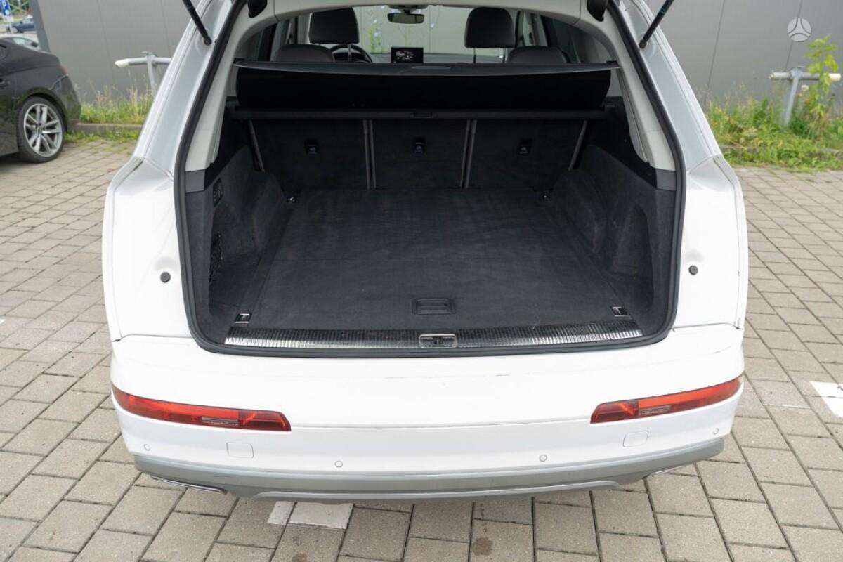 Audi Q7, 3.0 l., off-road / crossover