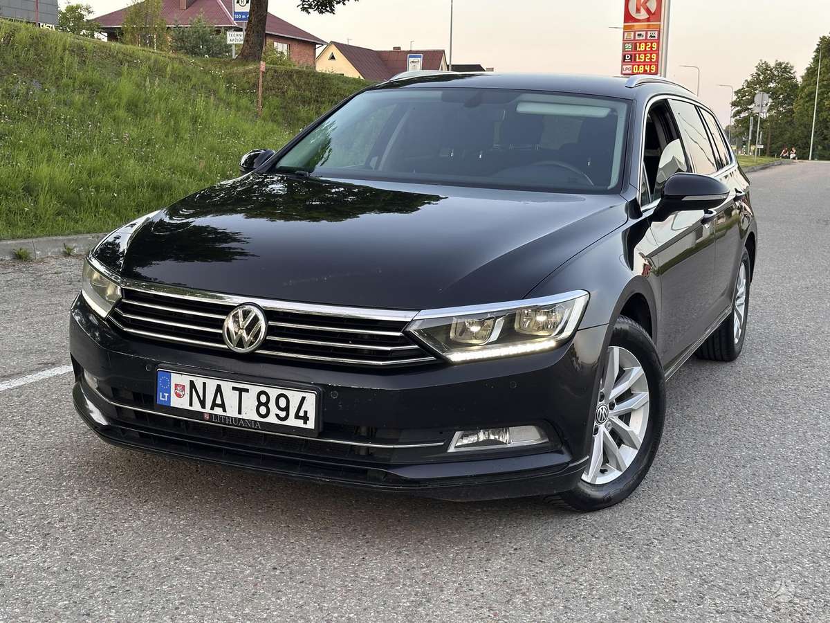 Volkswagen Passat - 1