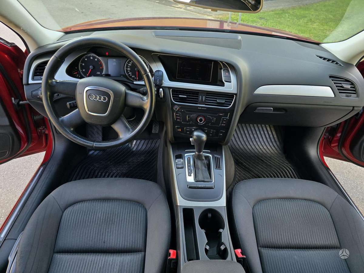 Audi A4, 2.0 l., Седан
