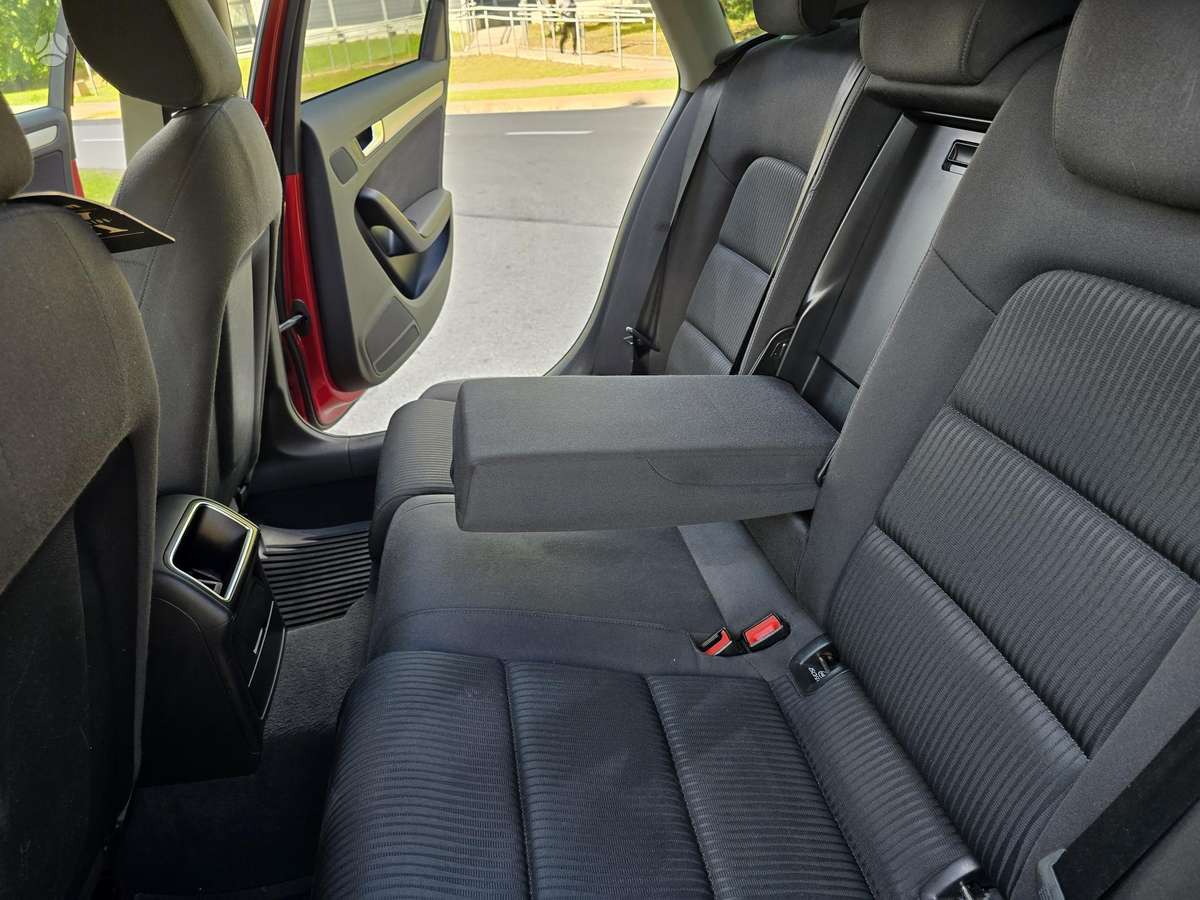 Audi A4, 2.0 l., Седан