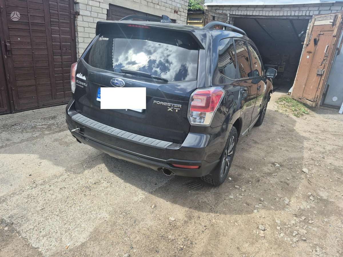 Subaru Forester, 2.0 l., off-road / crossover