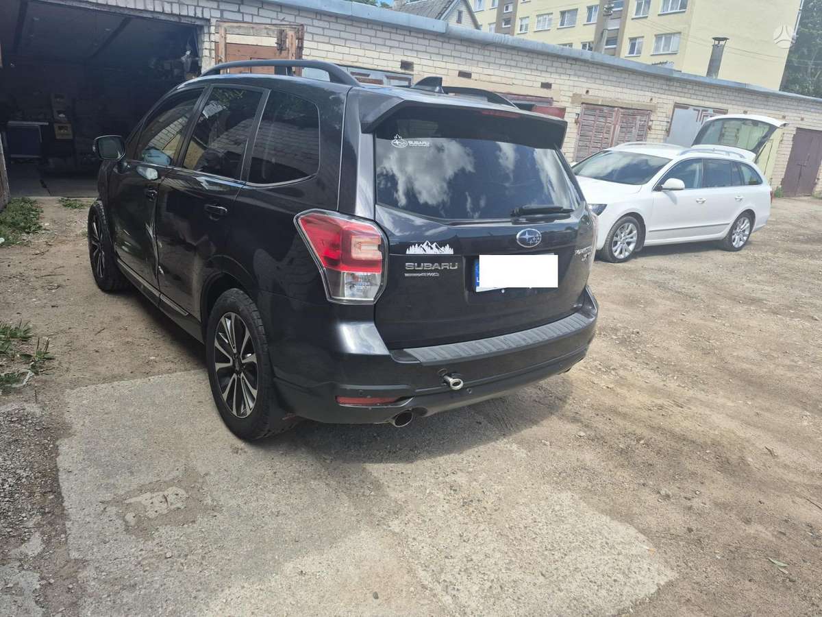 Subaru Forester, 2.0 l., off-road / crossover