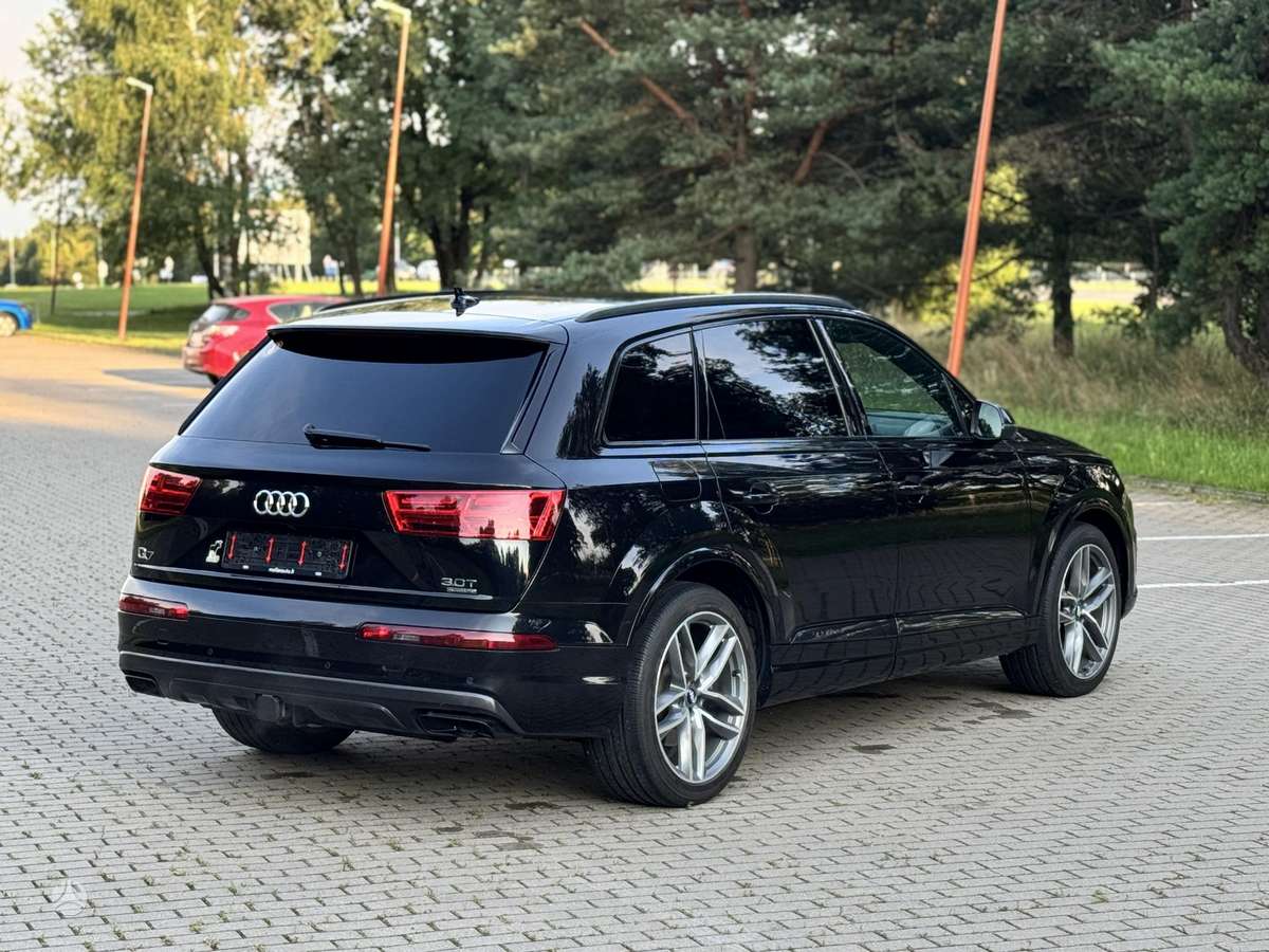 Audi Q7, 3.0 l., off-road / crossover