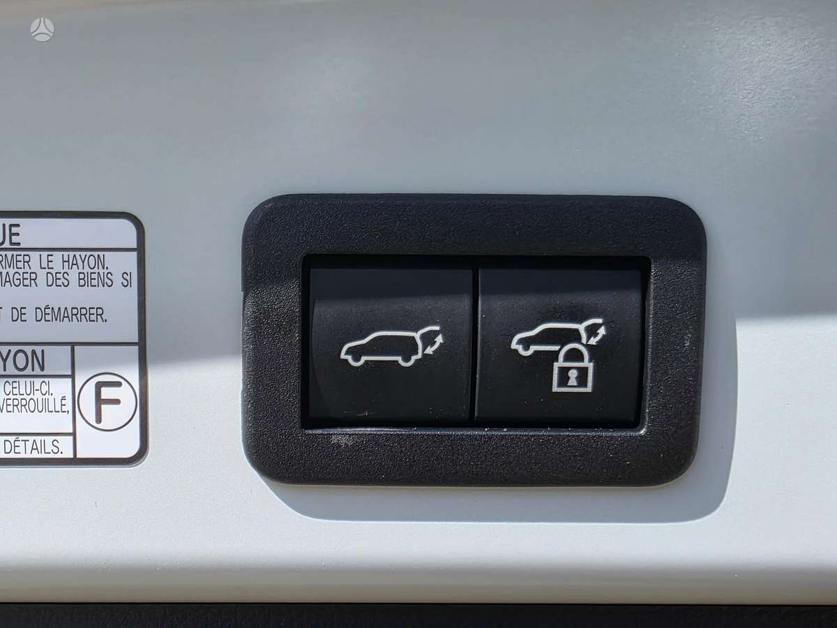 Toyota Corolla Cross - 10