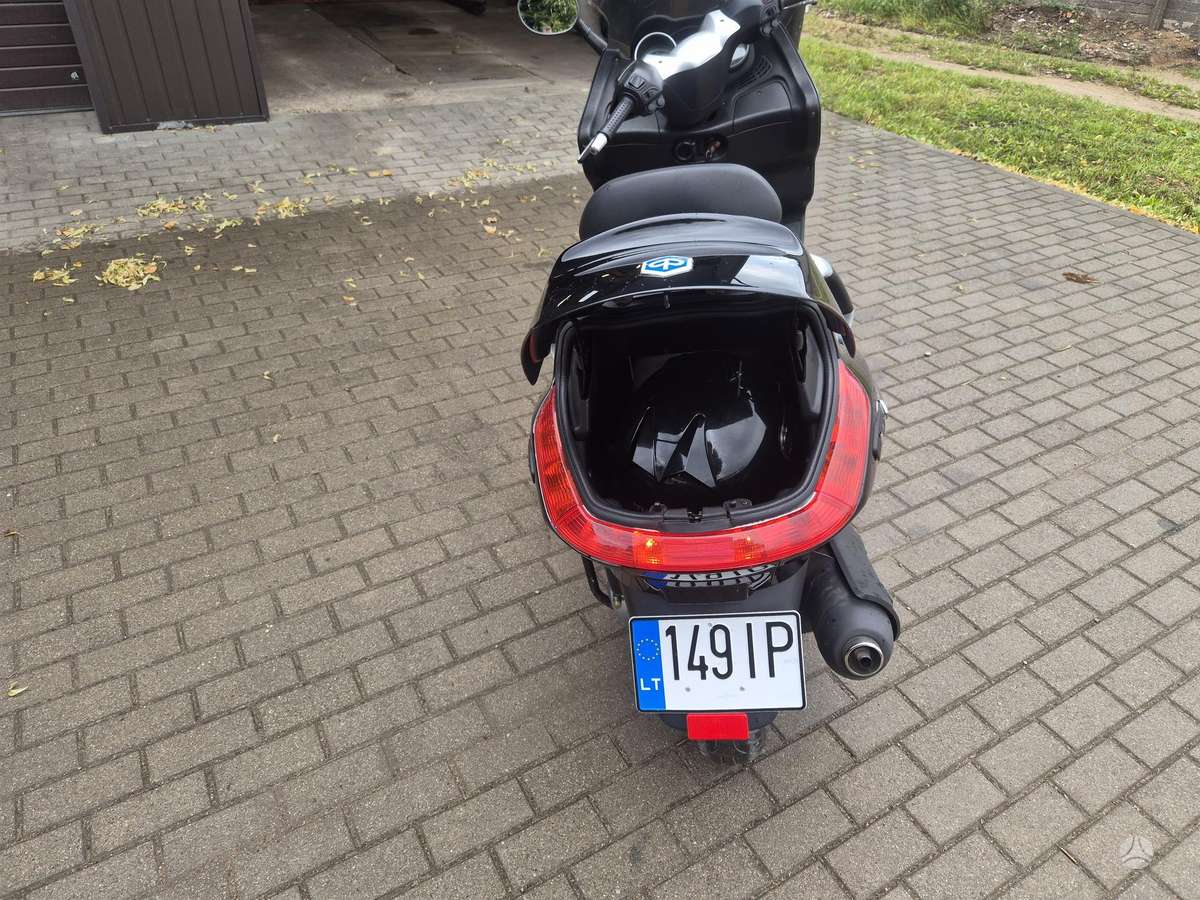 Piaggio Xevo 125cc, мотороллеры / мопеды
